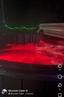 Mountain Cabin with a hot tub with jacuzzi jets - 0