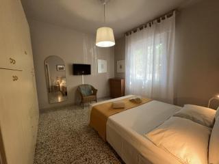 Peace and Comfort near the City Center, WiFi and AC - 4