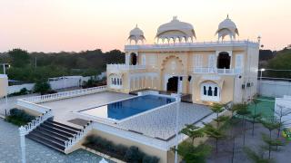 Petal of Udaipur Palace - 9BR - Pool by Homeyhuts - 9