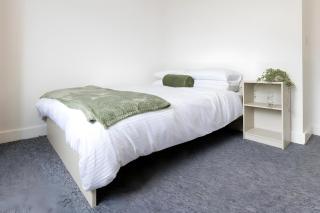 Central Apartment, Ideal for Couples, Sleeps 4 - 0