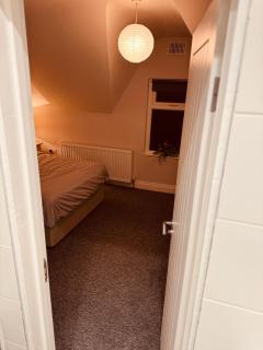Cozy Ensuite Room at Grand Central Stays - 6