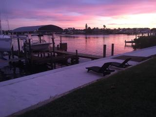 Private Beachfront Fun, Kayaks, Dolphins & Sunsets Await - Fins & Grins - Roelens - 9
