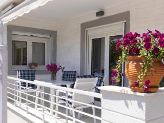 Pascal House Cozy & Comfortable Apart with Parking, 400m frm beach - 0