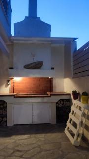 Pascal House Cozy & Comfortable Apart with Parking, 400m frm beach - 1