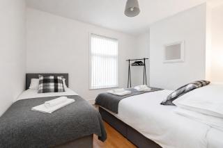 Spacious 2 Bedroom House - Sleeps 5 - Perfect for Work Stays & Longer bookings - 9