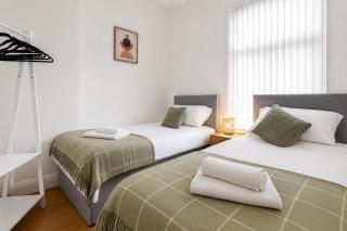 Spacious 2 Bedroom House - Sleeps 5 - Perfect for Work Stays & Longer bookings - 1