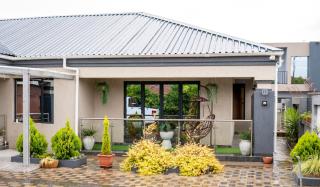 Phuthi HomeStay - 0