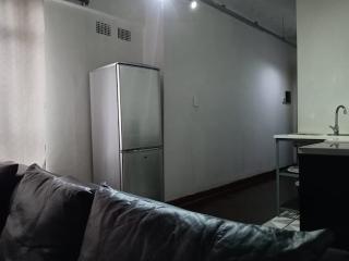 Modern suite at Maboneng with Wi-Fi & SmartTV - 5