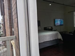 Modern suite at Maboneng with Wi-Fi & SmartTV - 3