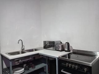 Modern suite at Maboneng with Wi-Fi & SmartTV - 1