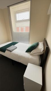 Spacious 4BR House, Garden Retreat, Parking - 9