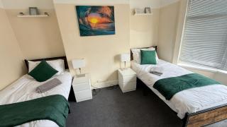 Spacious 4BR House, Garden Retreat, Parking - 5