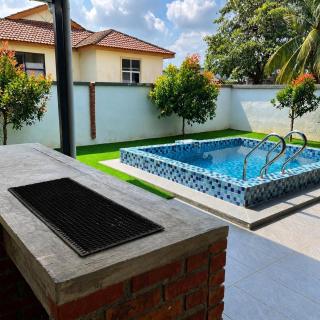 Private Pool 4BR Walk to Wedding Hall Doko Ratna - 0