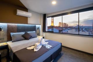 The Queen Hotel - 9