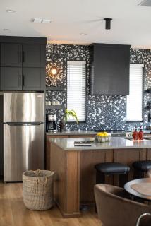 Venus A Designer 3BR, Pool, EV Near Beach - 4