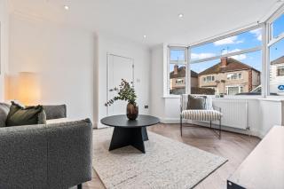 Comfortable 4 Bedroom Home - WiFi & Parking - Contractor Friendly - 7
