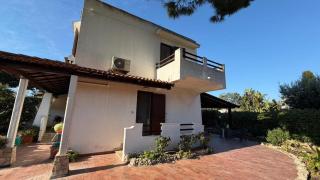 Beautiful detached villa with private garden - 0
