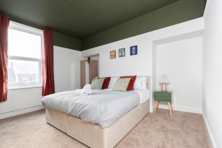 Spacious 3BR • WiFi • Parking • Contractor Stay - 8