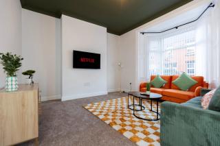 Spacious 3BR • WiFi • Parking • Contractor Stay - 5
