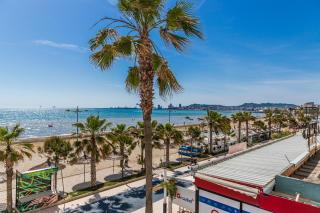 Aqua Vista Apartment Waterfront Balcony Escape by PikHost - 8