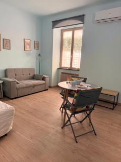 193Gramsci Comfort Apartment 2 plus 2 guests City center location Near ferries and Portovenere bus Flexible space with adjacent unit - 4
