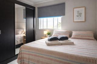 Apartamento Espaçoso e Completo com 3 Quartos - 2 Banheiros - Até 6 Pessoas - Check-in Automático 24h - Garagem Coberta - 0