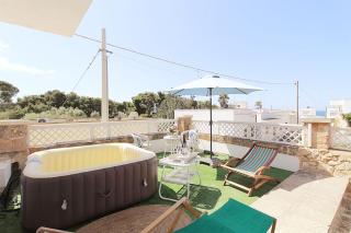 Suite Maria con Vasca Idro e vista mare by Apulia Home - 0