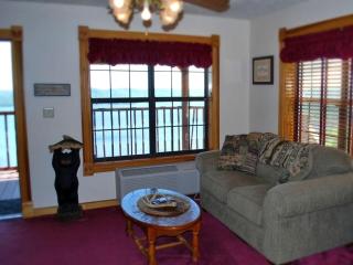 Amazing Suite with Beautiful Lake Views for a Romantic Getaway near Eureka Springs, Arkansas - 8