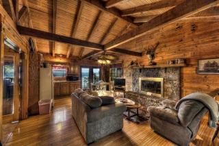 Romantic Cabin for a Memorable Getaway near Eureka Springs, Arkansas - 5