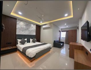 Hotel Peacock - 2