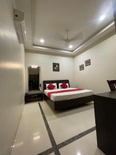 Hotel Oval Hut - 0