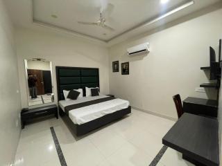 Hotel Oval Hut - 8