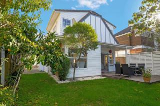 Remuera 3BR Elegance Home with Outdoor Living - 9