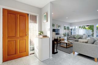 Remuera 3BR Elegance Home with Outdoor Living - 1