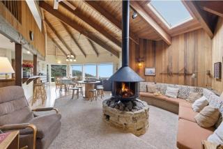 The Yaquina House w Sauna, Decks and Views - 5