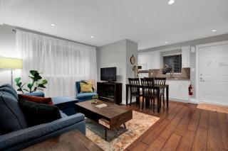 Kings Cottage 2BR Suite in North Van - 9