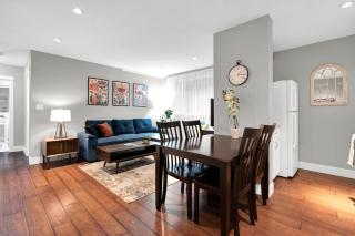 Kings Cottage 2BR Suite in North Van - 3