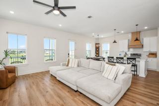 Stylish Beach House - Central to beach and attractions - 8