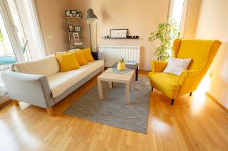 Bright & Peaceful Apartment - Balcony - Free Parking - Close to Center - 0