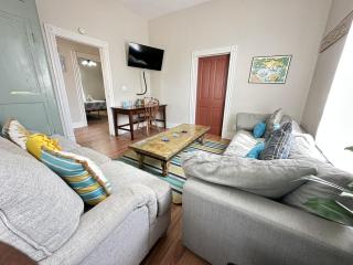 Sunny Shores - Close to beach, downtown and attractions - 5