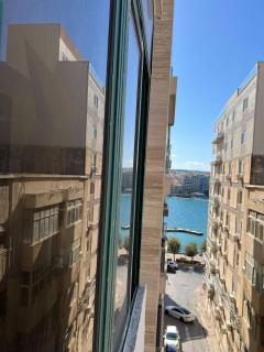 Sliema Cross Roads Sea Views - 4
