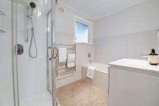 Forrest Hill Oasis with Pool, Spa and BBQ - 4