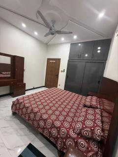 Luxury Modern Designer Stay Spacious Bedroom - 6