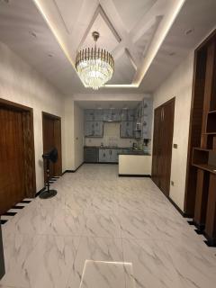 Luxury Modern Designer Stay Spacious Bedroom - 3