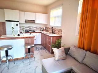Cottage Court West - 6