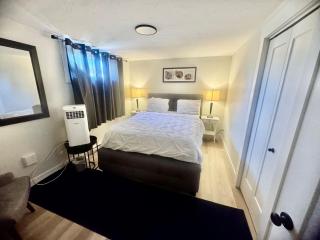 Airport Getaway 4 min to Moncton Airport, Free Parking and super fast WIFI - 1
