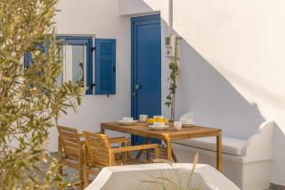 Milos Retreat Near Sarakiniko - 0