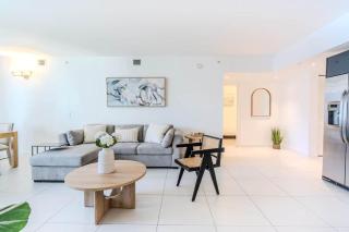 New Listing Deal – Brickell 2BR+Den - 7