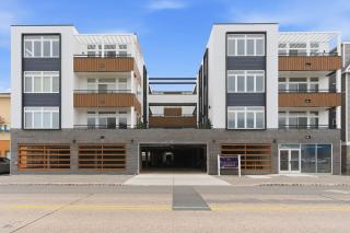 Brand New Penthouse Escape 3BR 2 Bath Beach Badges, 2 car Parking, EV Charger, Elevator - 0