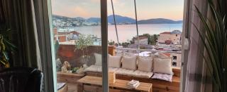 Elegant luxury apartment with sea view - 0